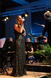 Groß (HMR Happy 75 Gala Zeitung-8)